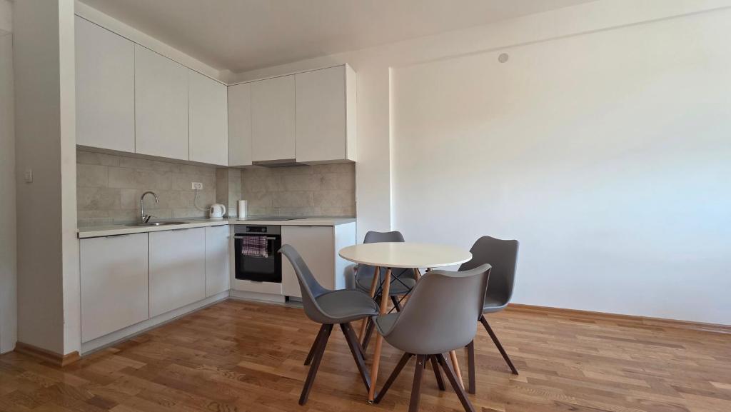 Lexora Apartment - 3