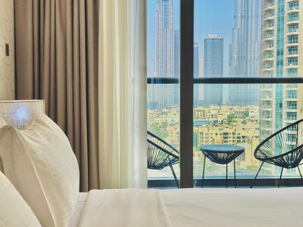 Venduras- Chic 1BR , Burj Views, Sterling by Omniyat, Dubai