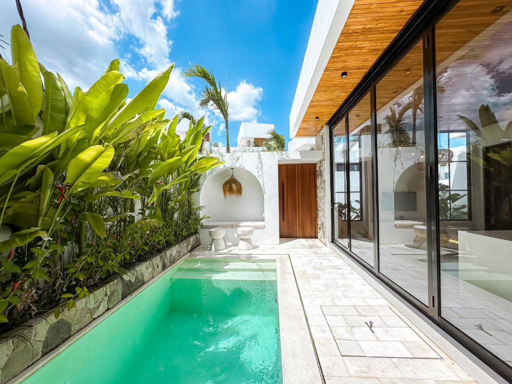 Casa Petak 2 - Serene Architectural Villa in Tropical Paradise Pererenan, Tumbak Bayuh