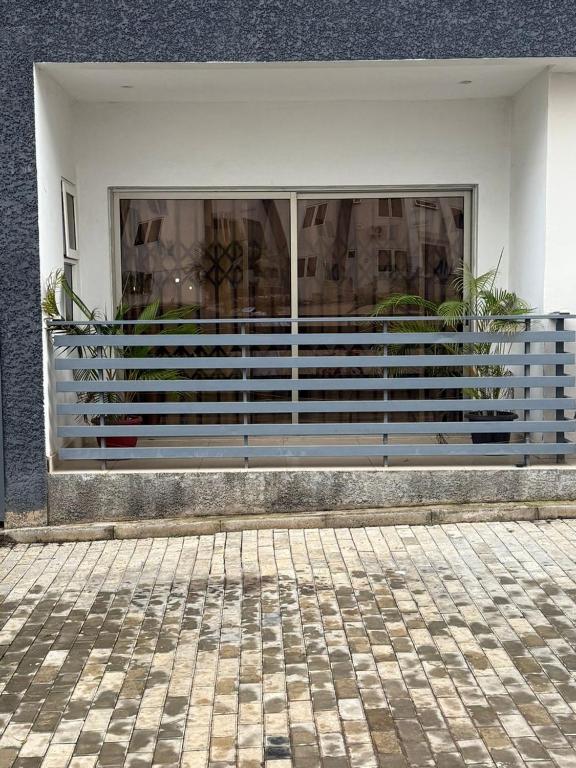 Fohtung Crest, Abudža