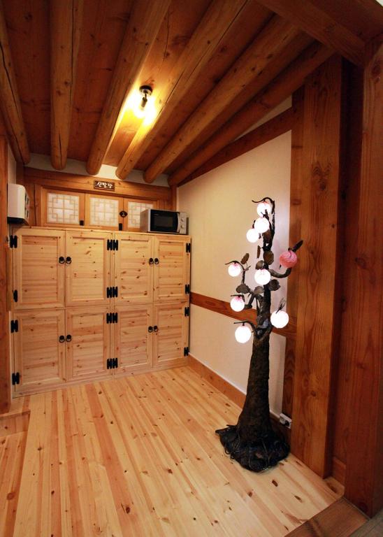 Leega Hanok                                                                                      photo