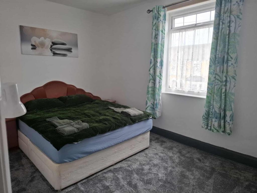 Three bedroom house in superB location, Hull