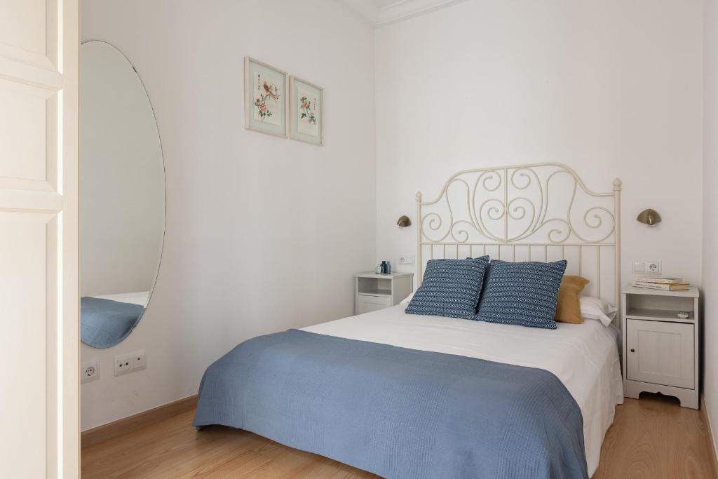 Lets Holidays Centric Apartment in Barcelona - 3