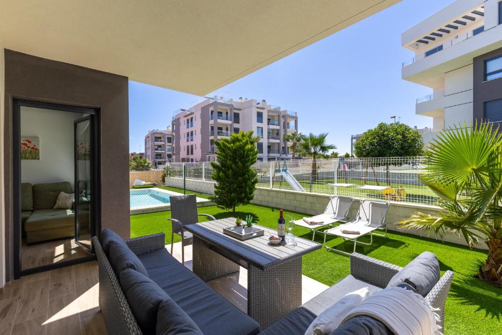 Casa Valentino - Elegant Apartment with Pool Access & Sunny Terrace - 1