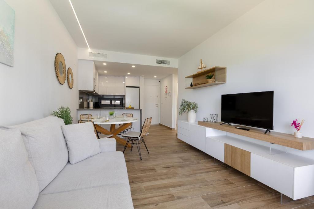 Alicia - Chic and Elegant Apartment with Modern Comfort - 3