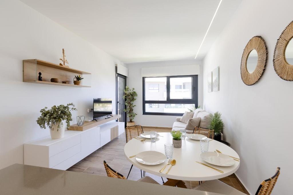 Alicia - Chic and Elegant Apartment with Modern Comfort - 5