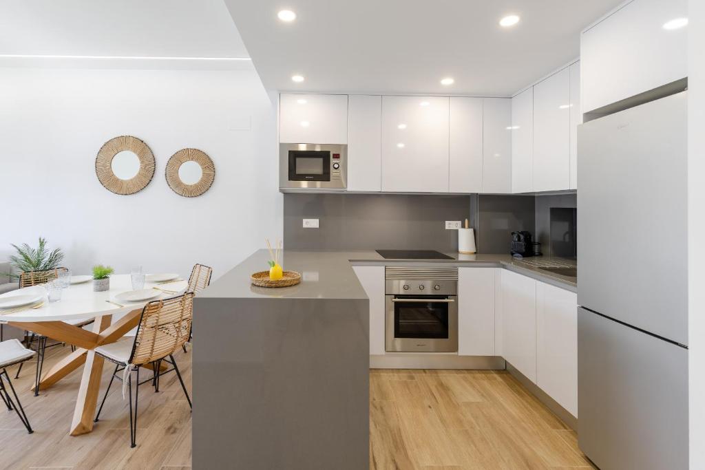 Alicia - Chic and Elegant Apartment with Modern Comfort - 4