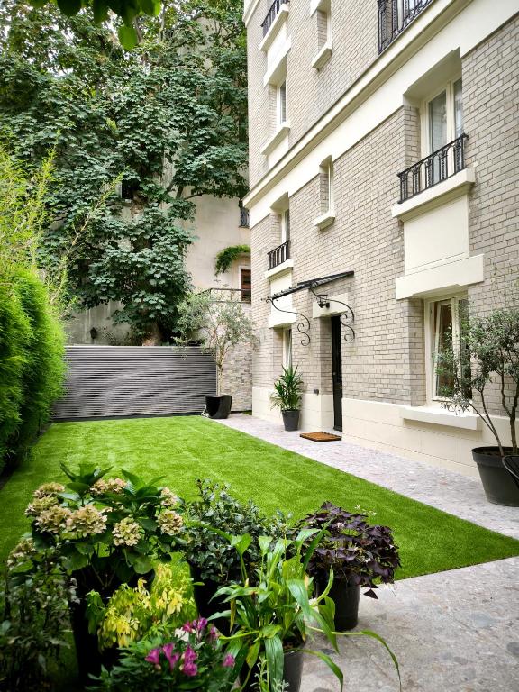 Montmartre en rez-de-jardin, Paris