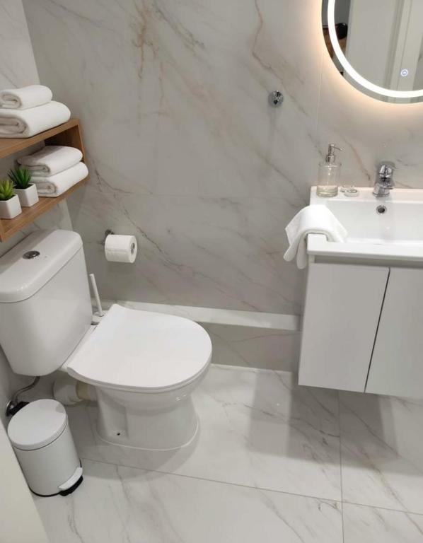 Amazing Apt with 2 Bedrooms in Pagkrati, Athen