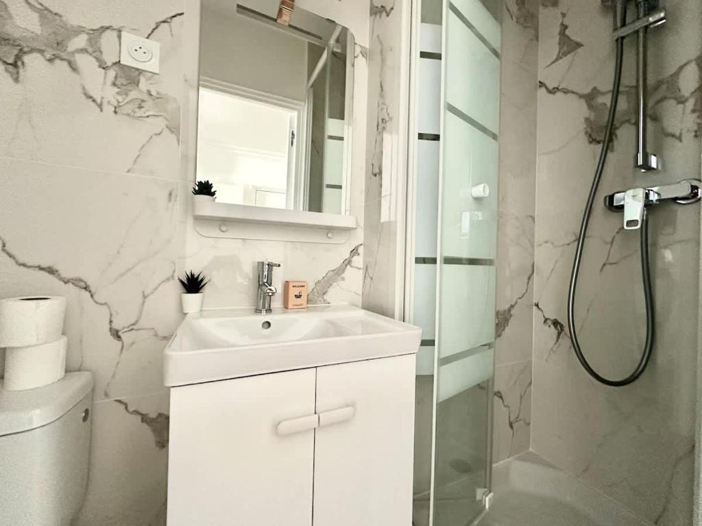 New 135 Suite Victor - Cosy Apartment Paris Center - 5