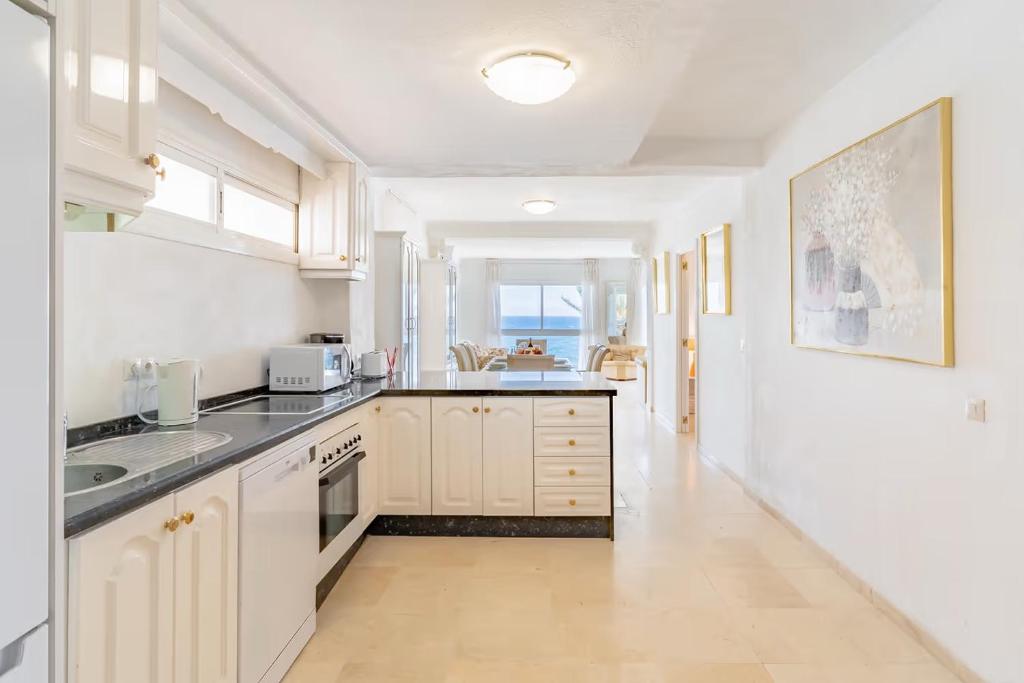 Lovely beachfront apartment Puerto Banus Marbella - 5
