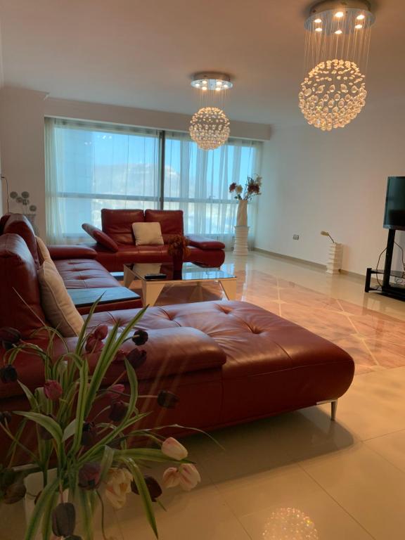 Splendide appartement style new-yorkais de 180 m2 à mobilart vue mer pour famille uniquement, Oran