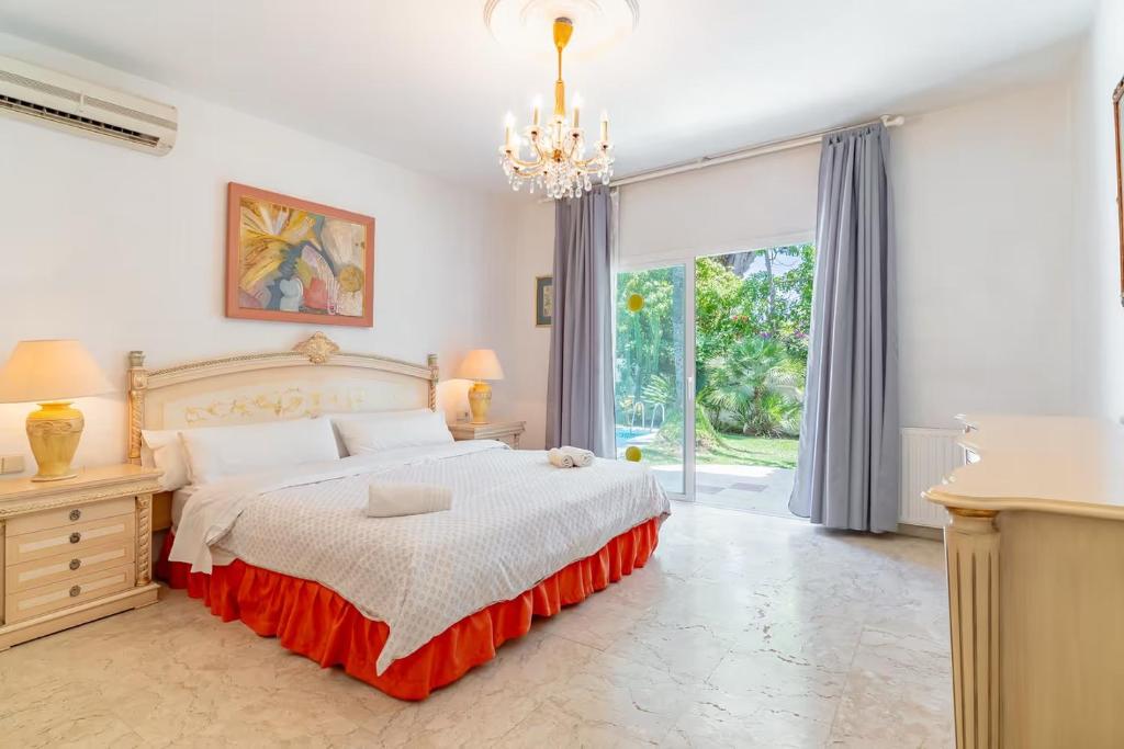 Beautiful Villa La Caracola heated pool Puerto Banus Marbella - 3