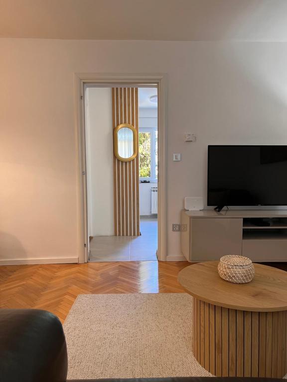 Stadthaus Apartment mit Garten und Parkplatz, Záhřeb