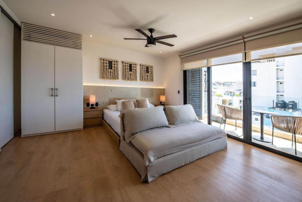 Trendy Studio w Pool Parking Walk to Beach - 2