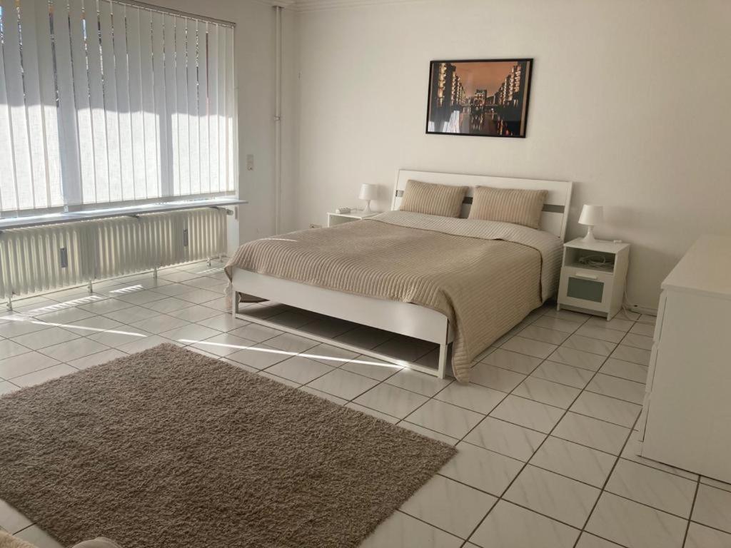 Apartment with Garden in Norderstedt county Hamburg, near Metro, Norderstedt