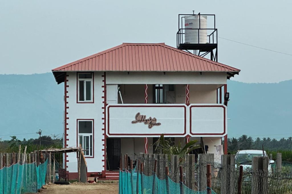 Sadhguru's Grace - Near ISHA Yoga Adiyogi, Kójamputtúr