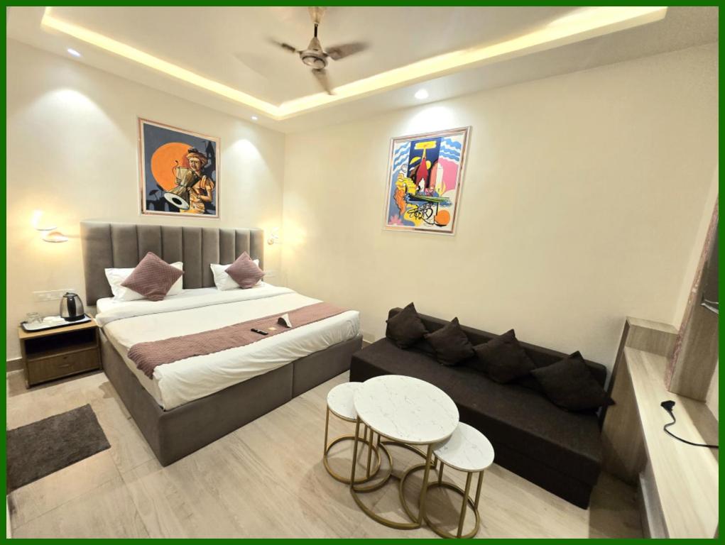 V - PREMIUM BNR - INN - Free Wi-Fi & Parking - Near The Holy Kashi Vishwanath Temple, Váránasí