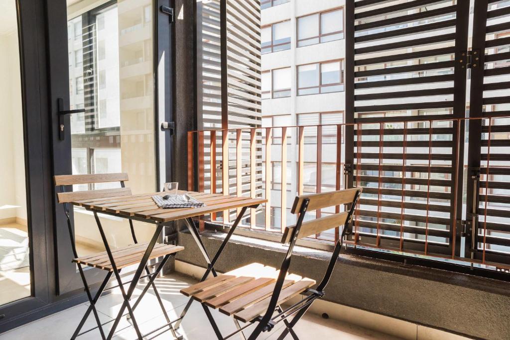 Stylish 2BR Urban Oasis for 3 in Vibrant Las Condes - 5