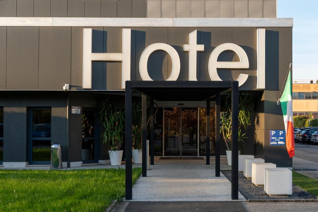 The Aries Hotel - 2