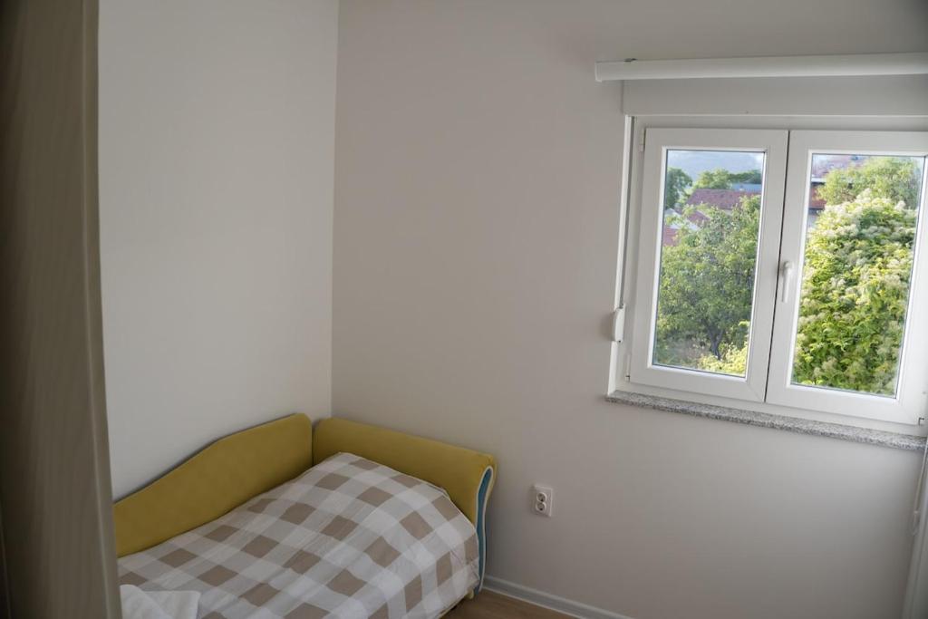 Stunning City View Balcony, Walk to Old Bridge - 2