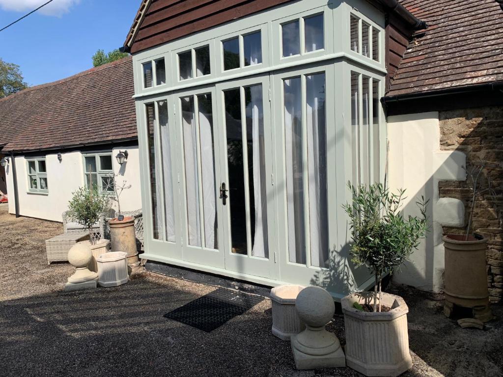 The Byre, at Cradle Barn offering a king suite, Abingdon