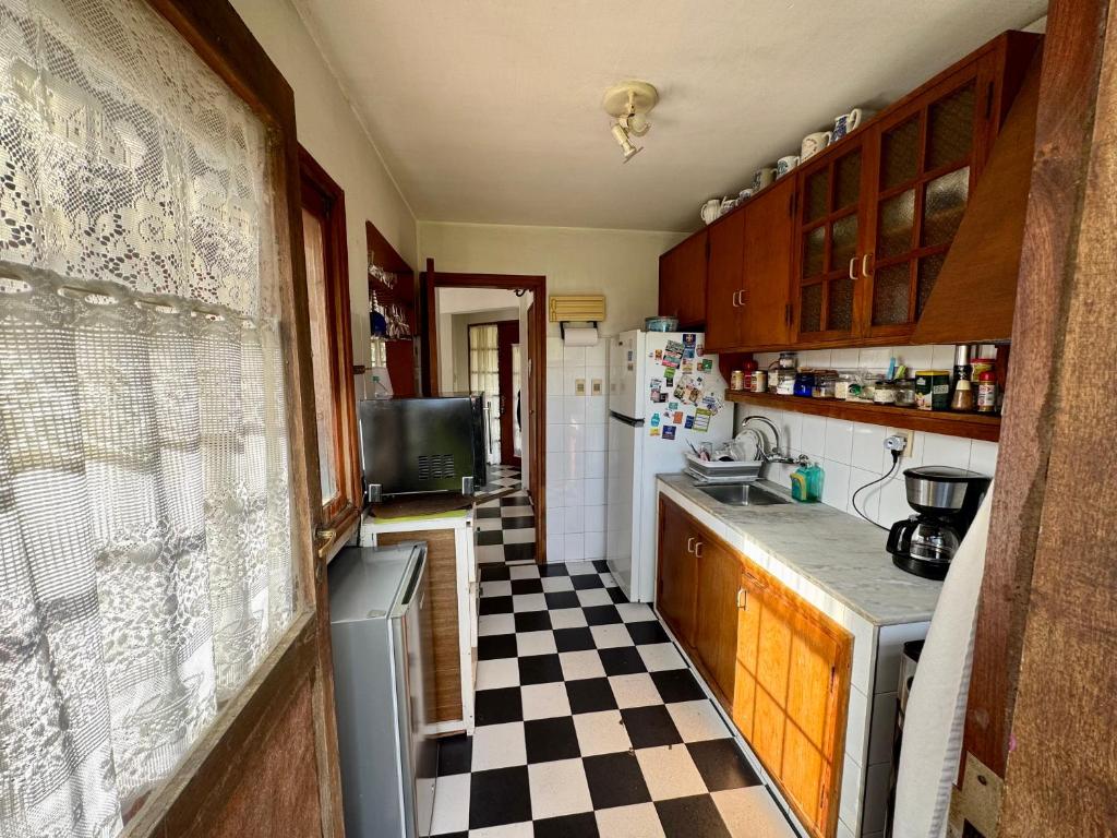 Hermosa Casa familiar de 2 pisos con patio amplio - 5