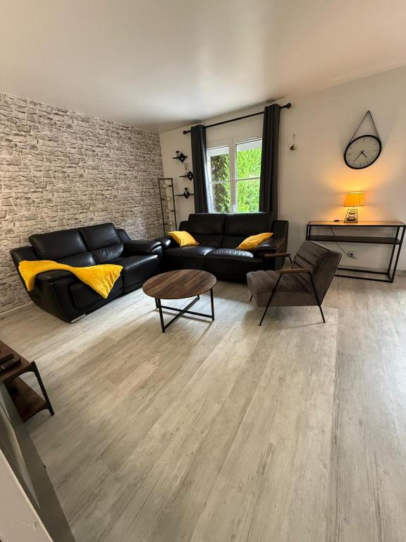 Stelorevan, Bailly-Romainvilliers