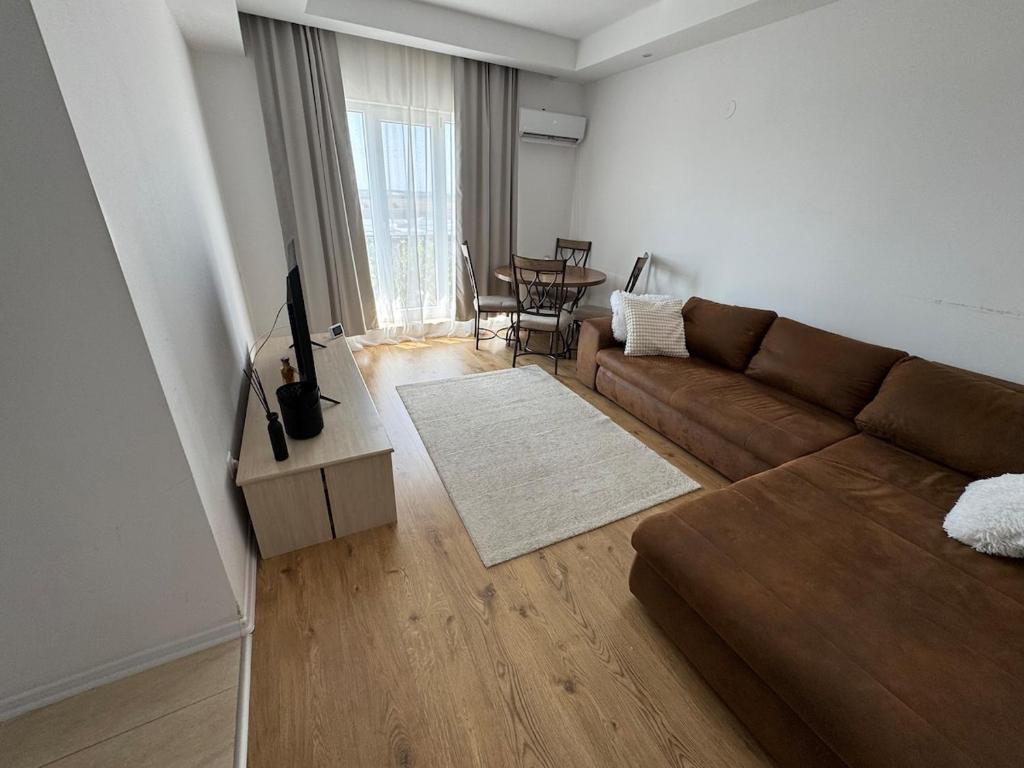 Blue Oasis, Ştefăneştii de Sus