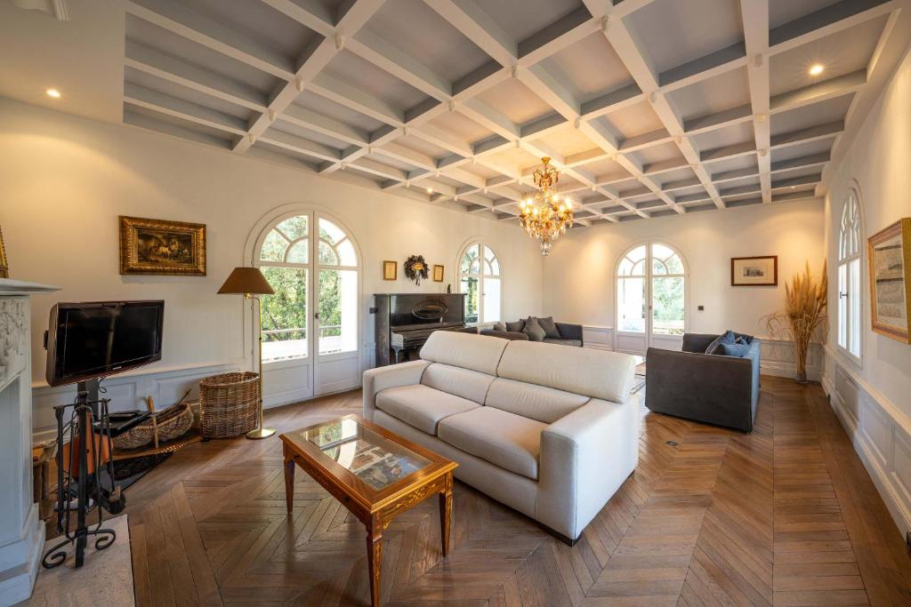 Maison de Charme au Cœur d'un Écrin de Verdure - 4