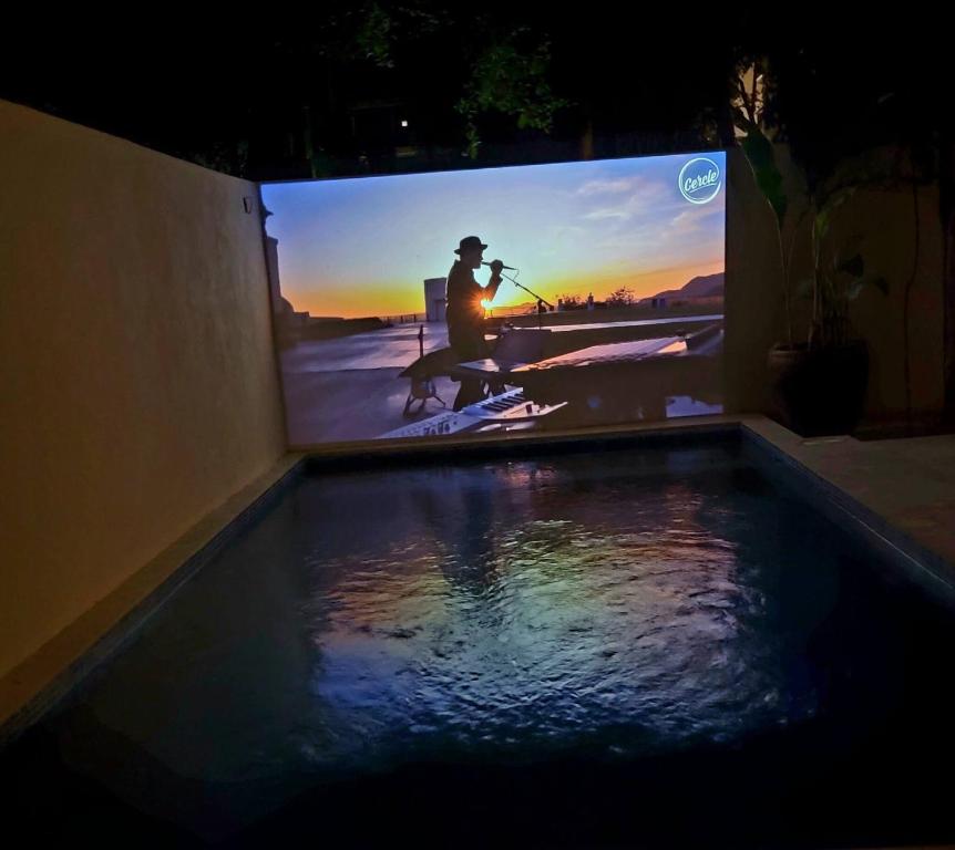 Tropical retreat: Scooters, Hot Tub, Pool, Projector - 3