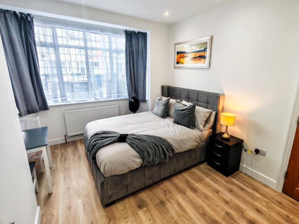 Shelters En-suite rooms, Seven Kings