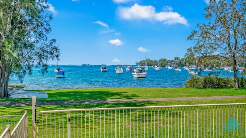 Wangi Waters, Wangi Wangi