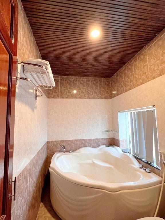 Bathroom, Hong Ngoc Hotel Tuy Hoa in Tuy Hòa (Phú Yên)