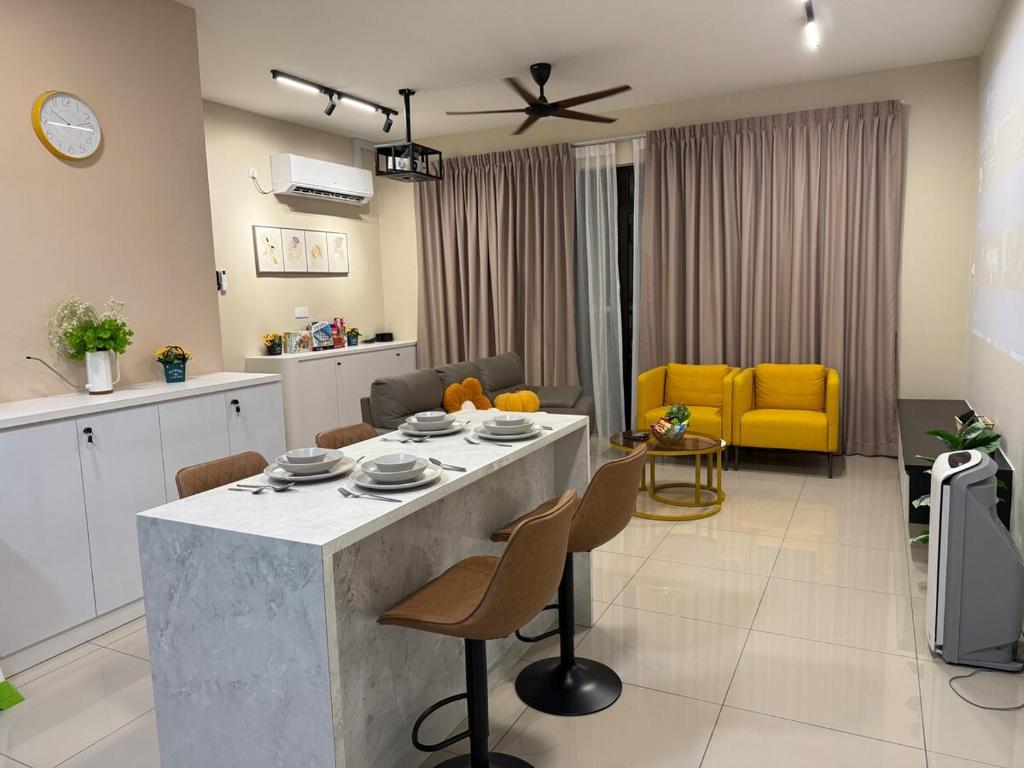 MountAustin Projector 3BR 8pax NEW, Johor Bahru