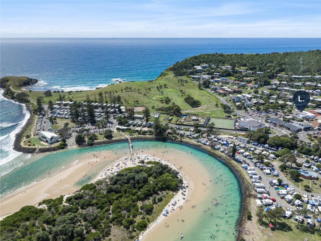 The Sands, Crescent Head