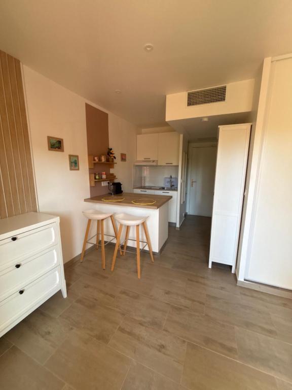 Appt Studio avec Balcon Parking privé, Piscine, proche Golf St Donat - 4