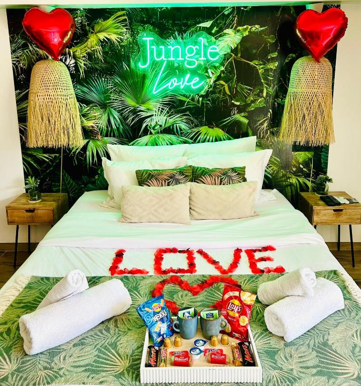 Jungle Love Loveroom avec Balnéo à 10 min de Disneyland Paris - 4