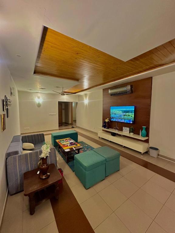 Sukh Stays, Islámábád