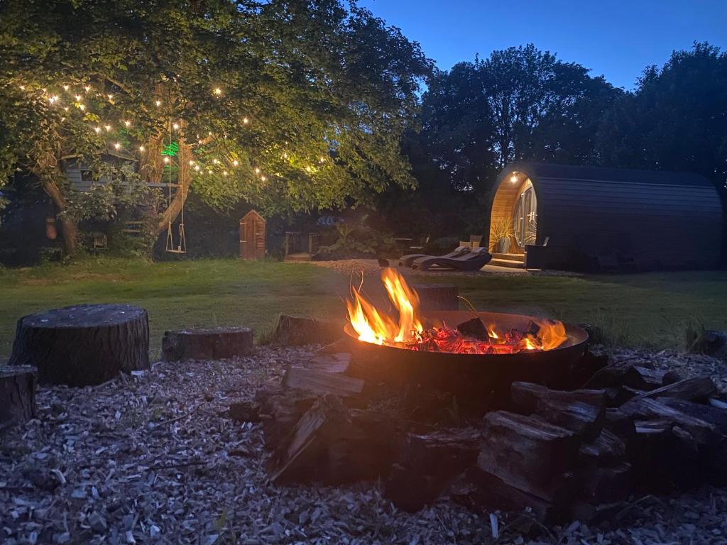 Brook Pod - High end Glamping in beautiful setting, Rosemarket