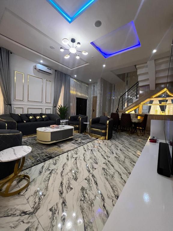 The Loriano - Unlimited Enjoyment & Comfort, Aja