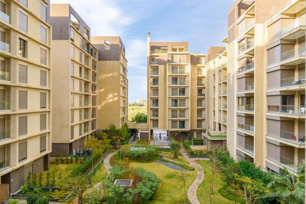 Viva - Elegant 3-BR Apt & Balcony at Waterfront Dbayeh, Dbayeh