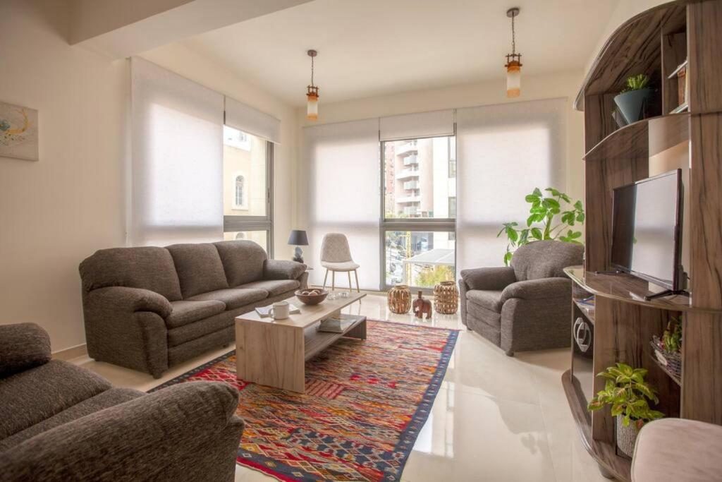 Sioufi - 2-BR Apt & Balcony in Achrafieh, Sinn al Fīl