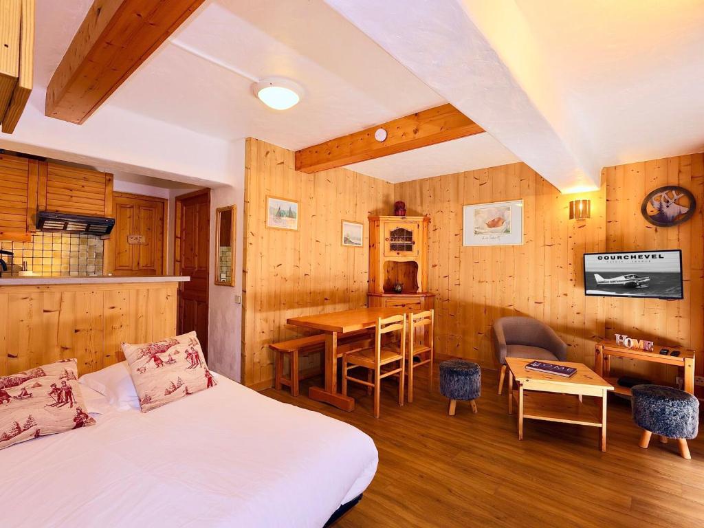 Courchevel 1850, 2 Pièces Idéal pour 4, Wi-Fi et Balcon - FR-1-575-242 - 2
