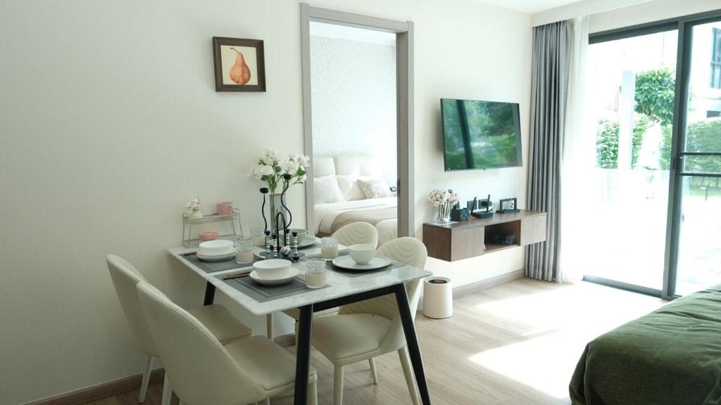 Chiang Mai the one C Pool view Two bedrooms and two bathrooms for five people Fully equipped Cooking allowed Preferred residence, Chiang Mai