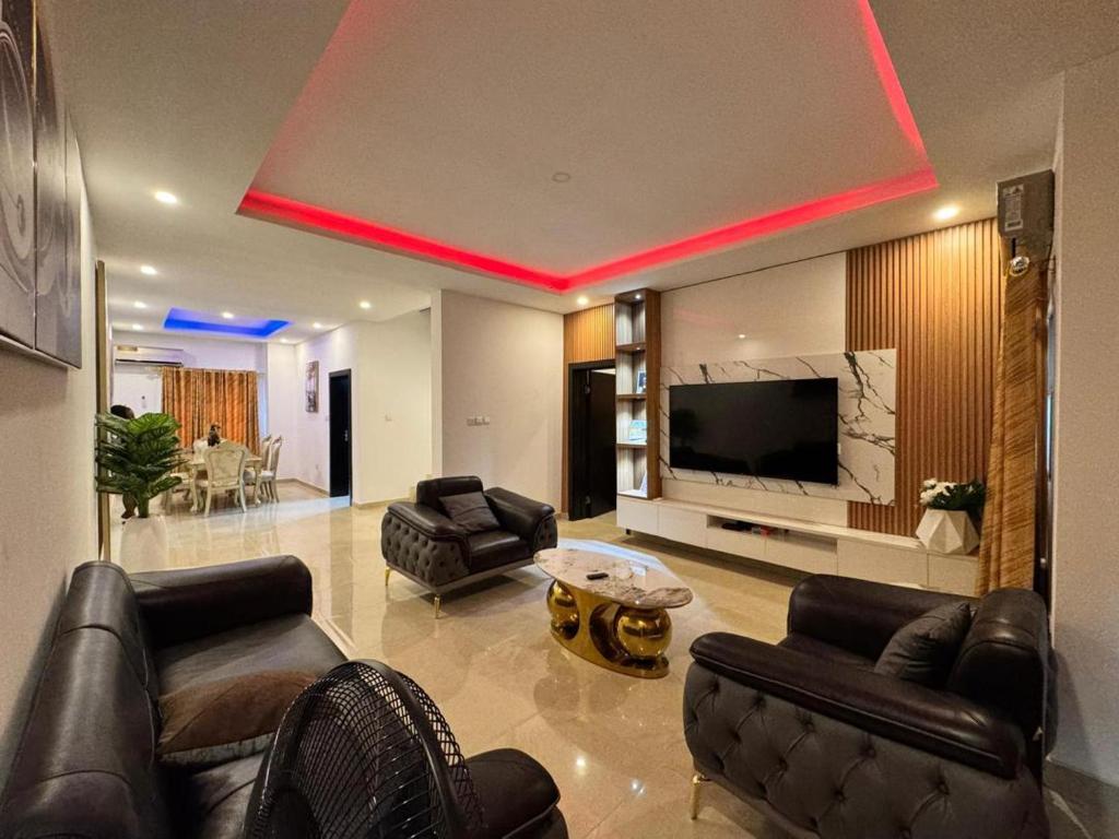 Fully furnished 4-bed Apartment, Lekki
