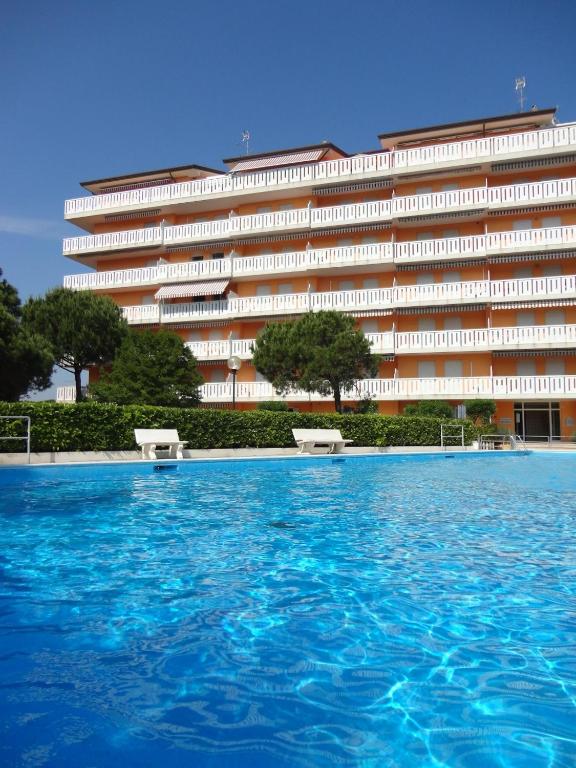 Modern apartment with pool and sea view - 4