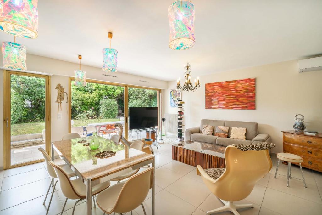 Pleasant 2 bedroom with large terrace - 2