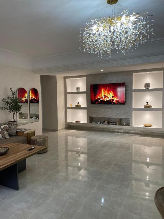 Stylish & Central 3BR AC Wifi 10 min to Beach, Tanger