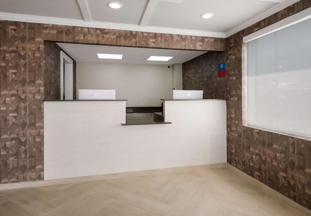 Lobby, SureStay Plus by Best Western Pigeon Forge in Pigeon Forge (TN)